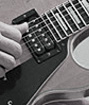 Aprenda a tocar guitarra y bajo a nivel professional por medio de un programa de aprendizaje por correspondencia de US School of Commercial Music.
